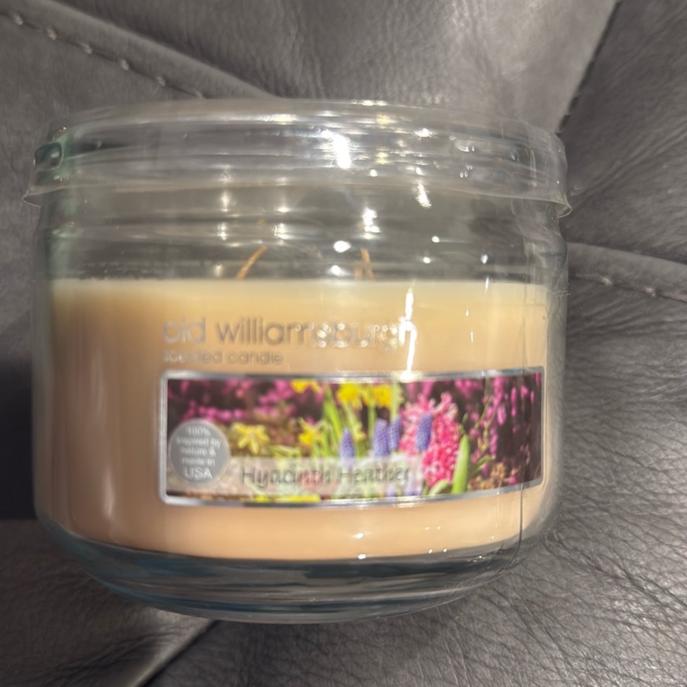 Old Williamsburg scented Candle